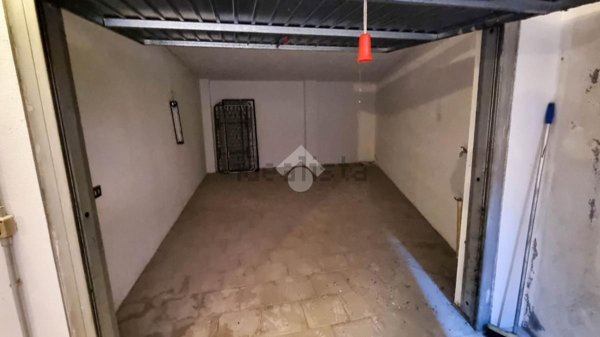 negozio in vendita a La Valletta Brianza