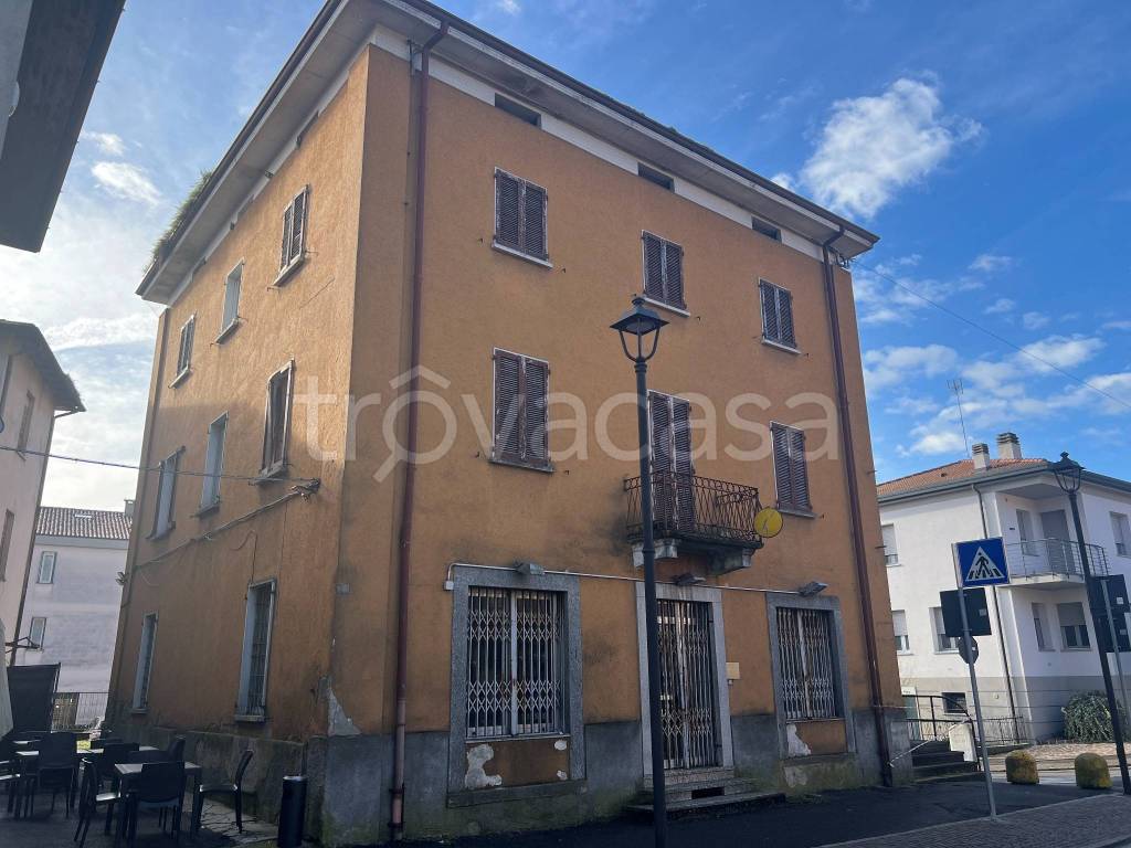 negozio in vendita a La Valletta Brianza