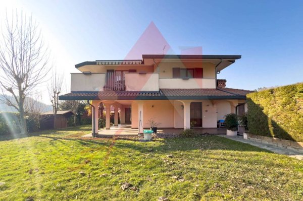 casa indipendente in vendita a La Valletta Brianza