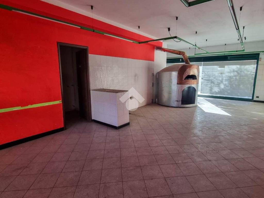 negozio in vendita a La Valletta Brianza in zona Rovagnate