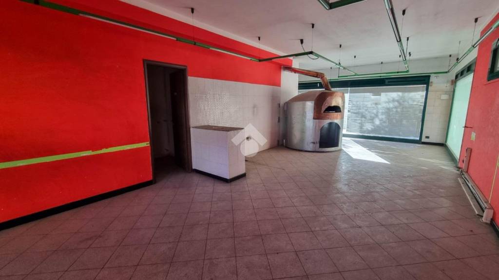 negozio in vendita a La Valletta Brianza