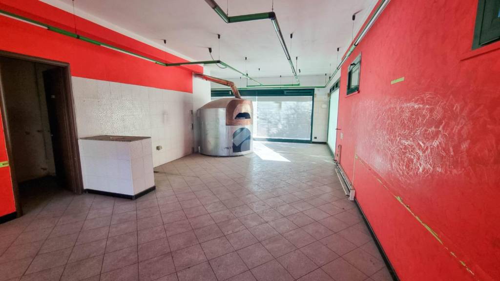 negozio in vendita a La Valletta Brianza