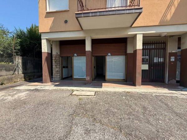 negozio in vendita a La Valletta Brianza in zona Perego