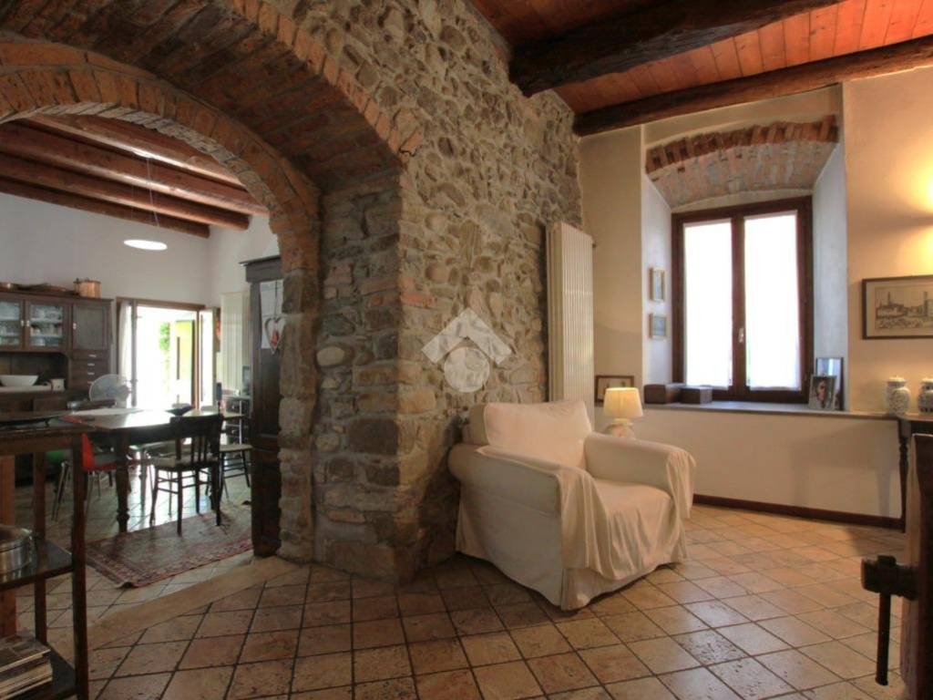 casa indipendente in vendita a La Valletta Brianza in zona Rovagnate