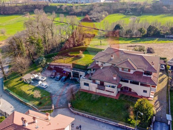 casa indipendente in vendita a La Valletta Brianza in zona Rovagnate