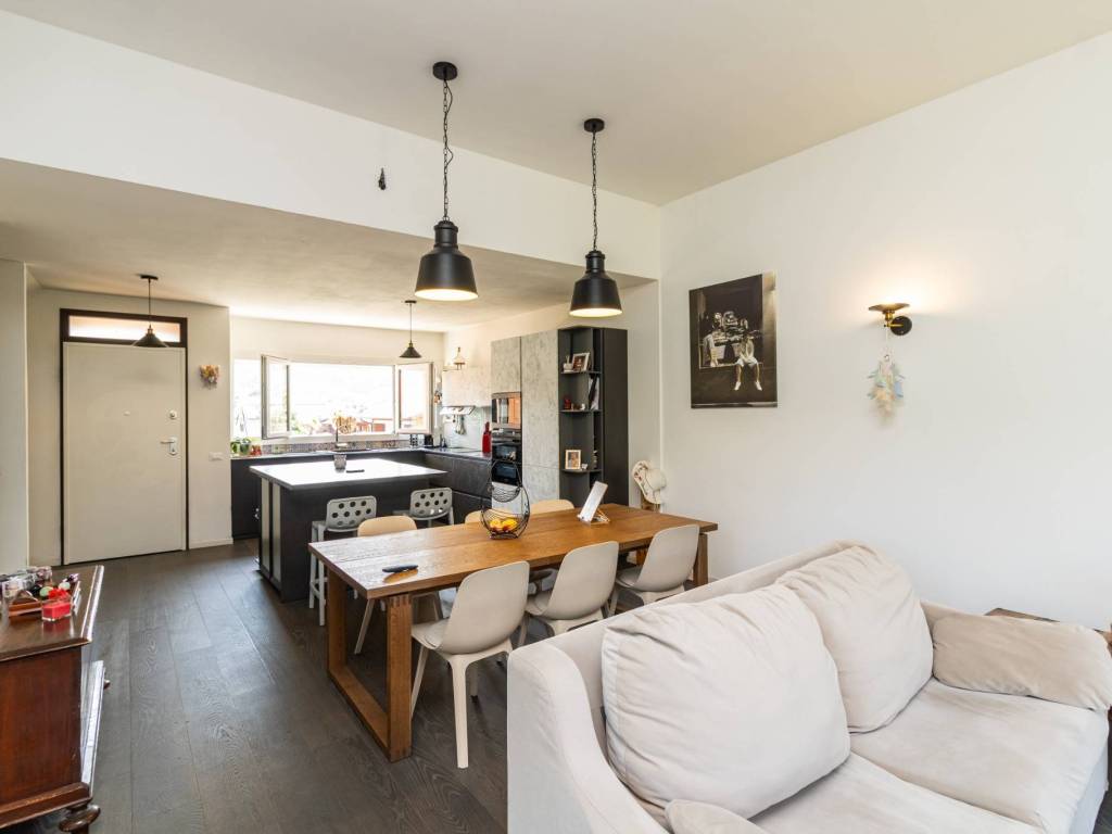 casa indipendente in vendita a La Valletta Brianza in zona Rovagnate