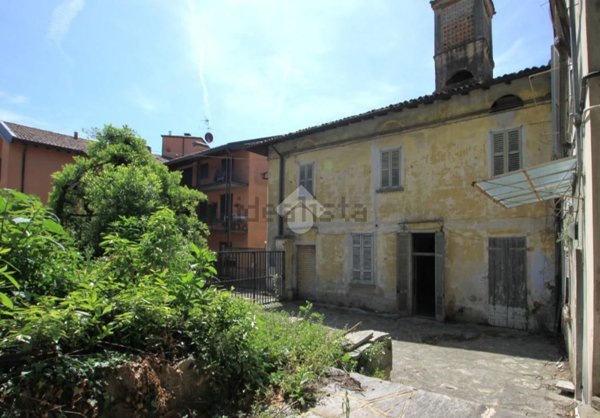 casale in vendita a La Valletta Brianza