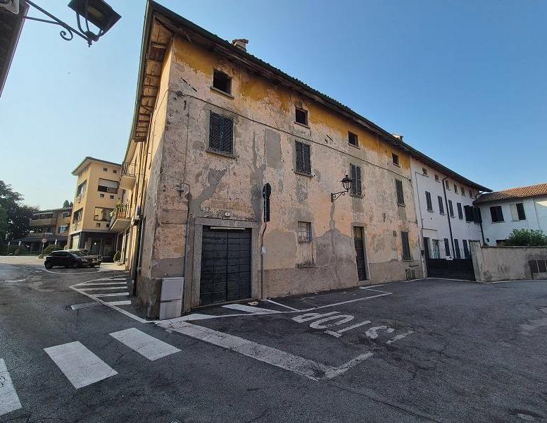 rudere in vendita a La Valletta Brianza