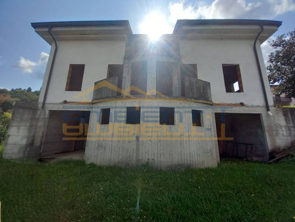 casa indipendente in vendita a La Valletta Brianza