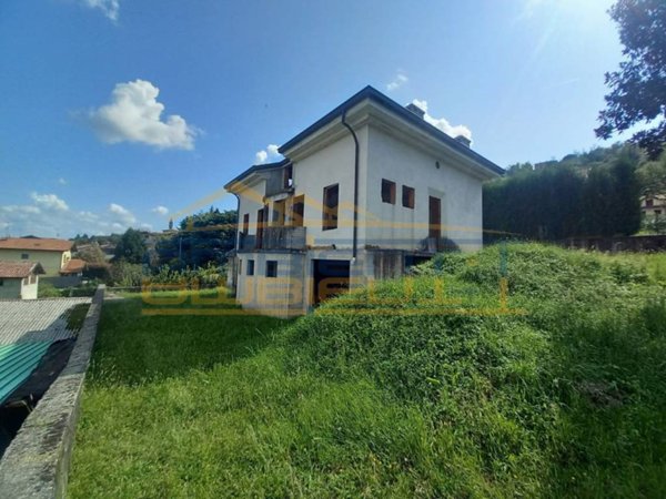 casa indipendente in vendita a La Valletta Brianza