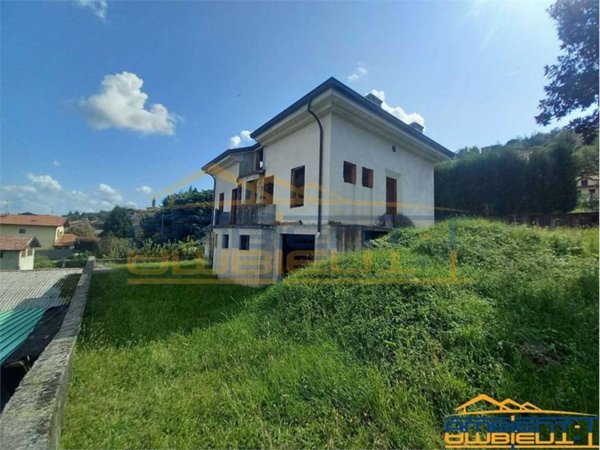 casa indipendente in vendita a La Valletta Brianza