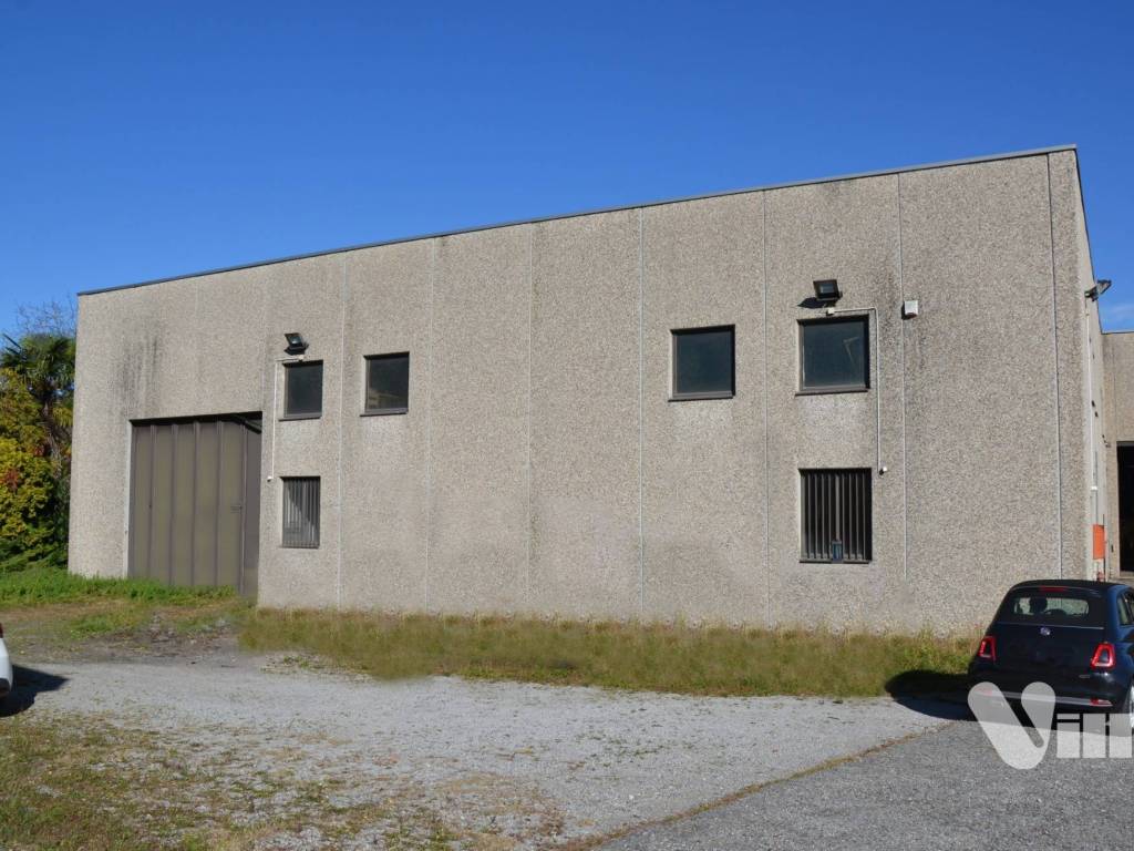 locale commerciale in vendita a La Valletta Brianza in zona Sara