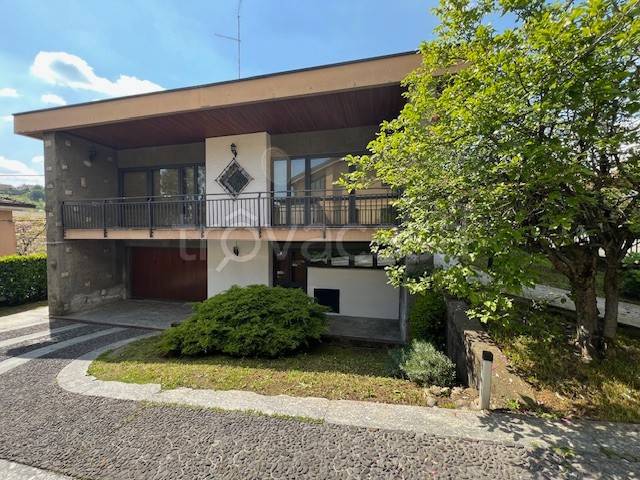 casa indipendente in vendita a La Valletta Brianza