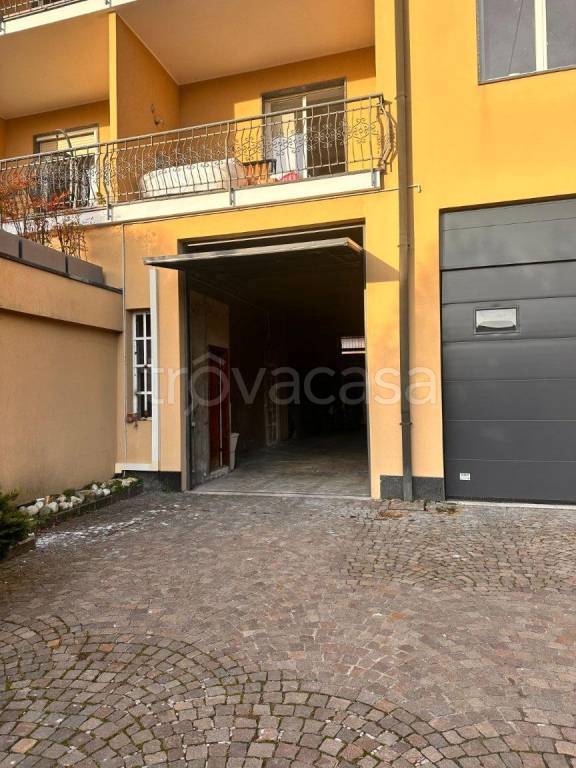 locale commerciale in vendita a La Valletta Brianza