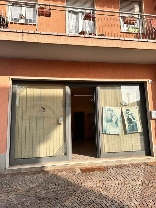 negozio in vendita a La Valletta Brianza