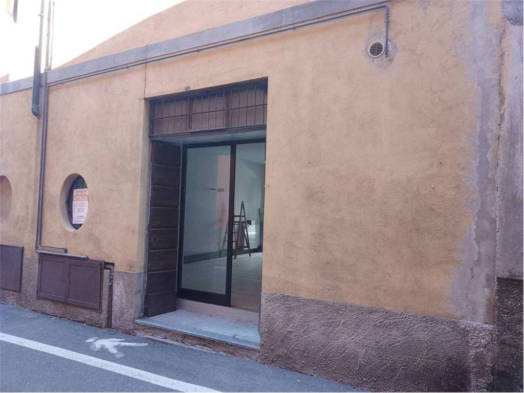 negozio in vendita a La Valletta Brianza in zona Rovagnate