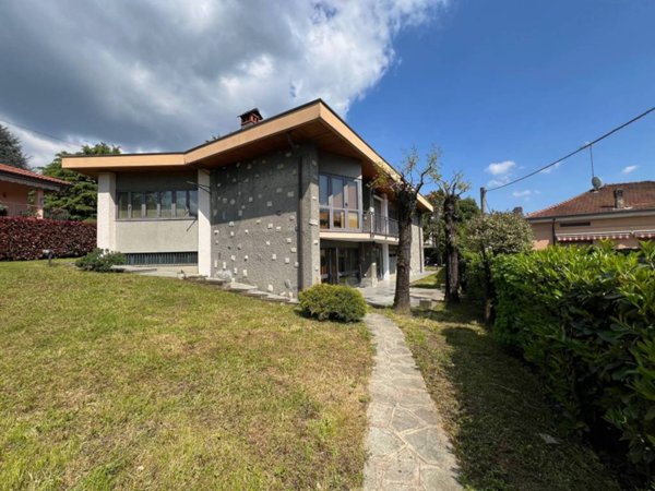 casa indipendente in vendita a La Valletta Brianza