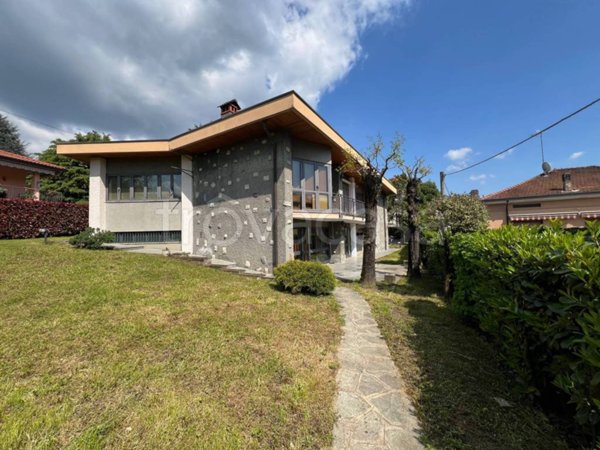 casa indipendente in vendita a La Valletta Brianza