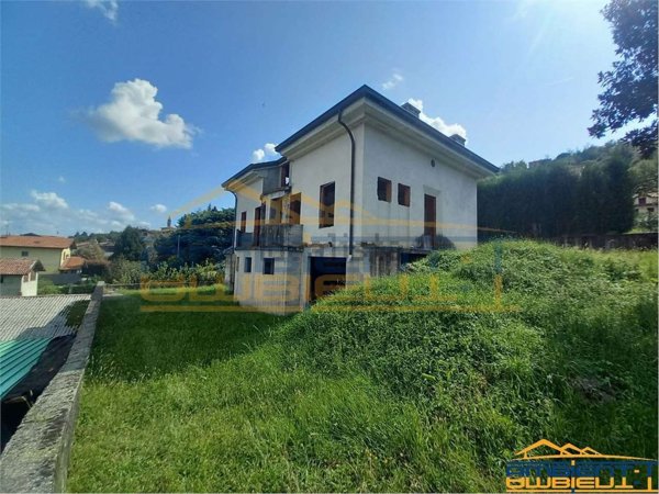 casa indipendente in vendita a La Valletta Brianza