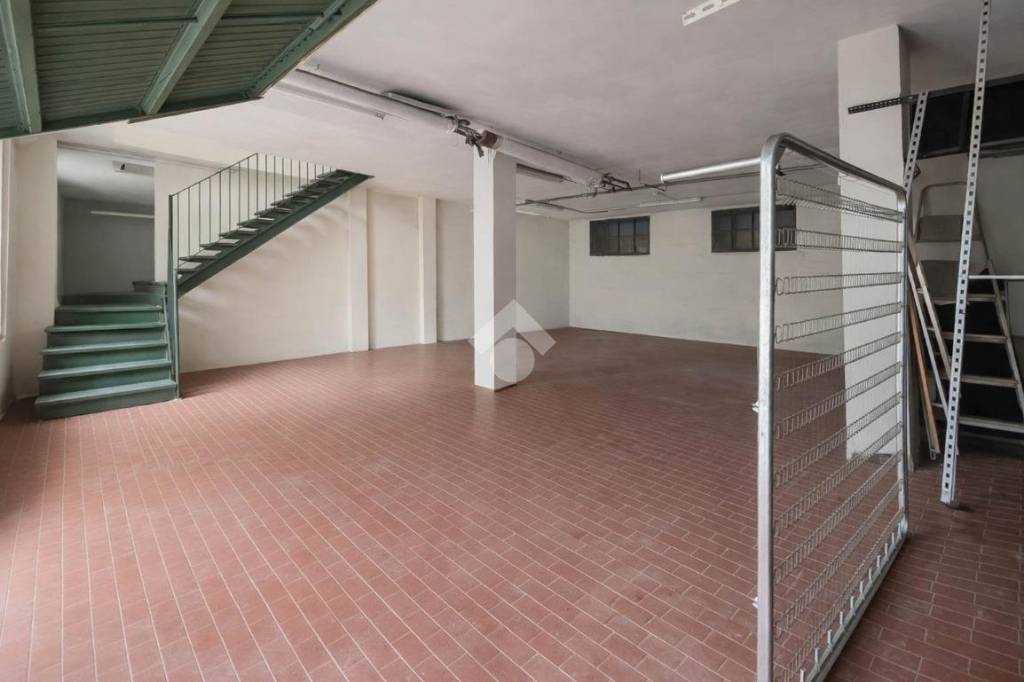 locale commerciale in vendita a La Valletta Brianza