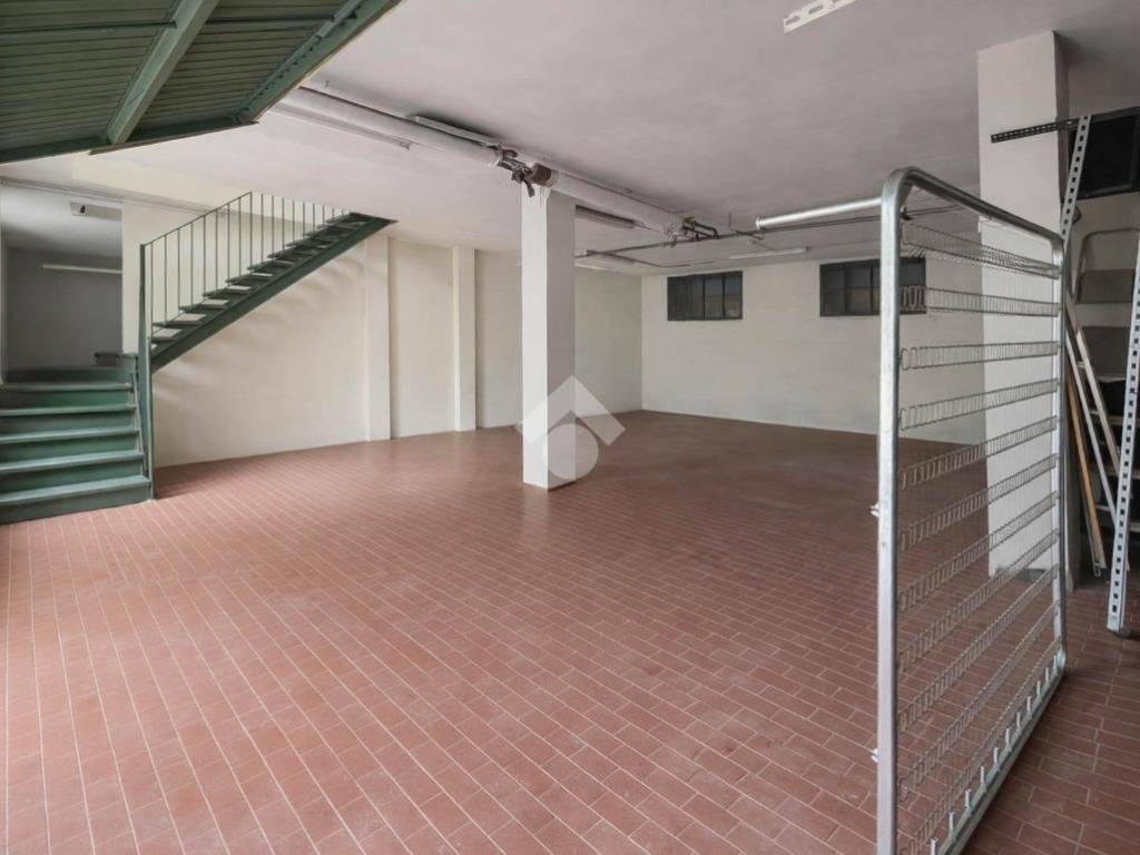 locale commerciale in vendita a La Valletta Brianza in zona Rovagnate