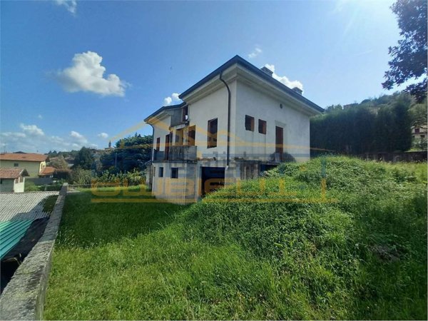 casa indipendente in vendita a La Valletta Brianza