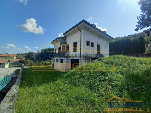 casa indipendente in vendita a La Valletta Brianza