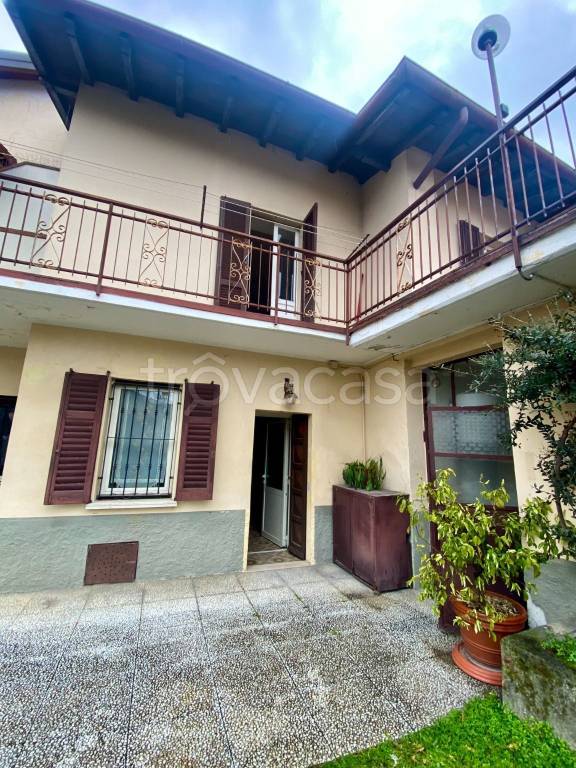 casa indipendente in vendita a La Valletta Brianza