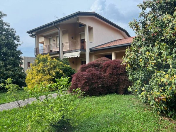 casa indipendente in vendita a La Valletta Brianza in zona Perego