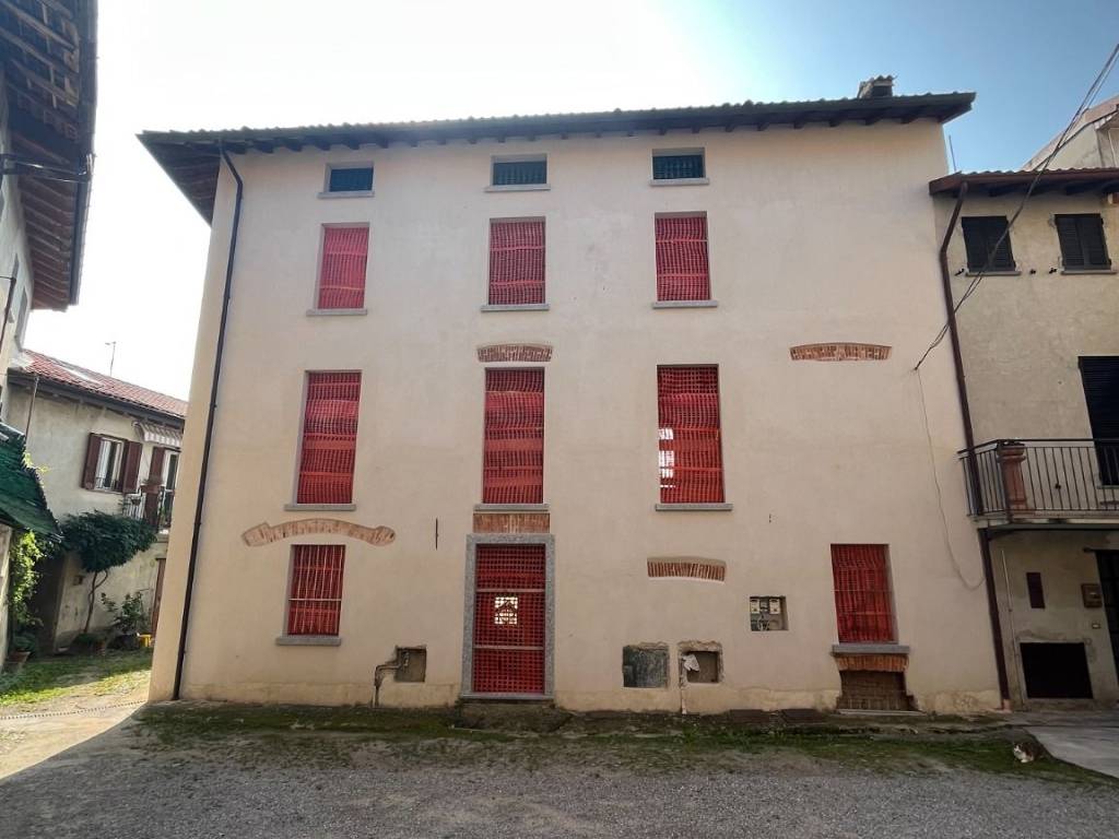 casa indipendente in vendita a La Valletta Brianza in zona Rovagnate