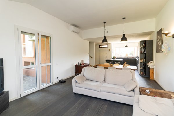 casa indipendente in vendita a La Valletta Brianza in zona Rovagnate