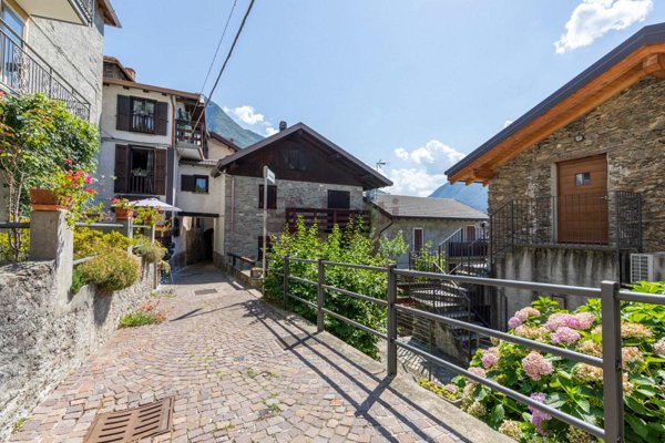 casa indipendente in vendita a Valvarrone