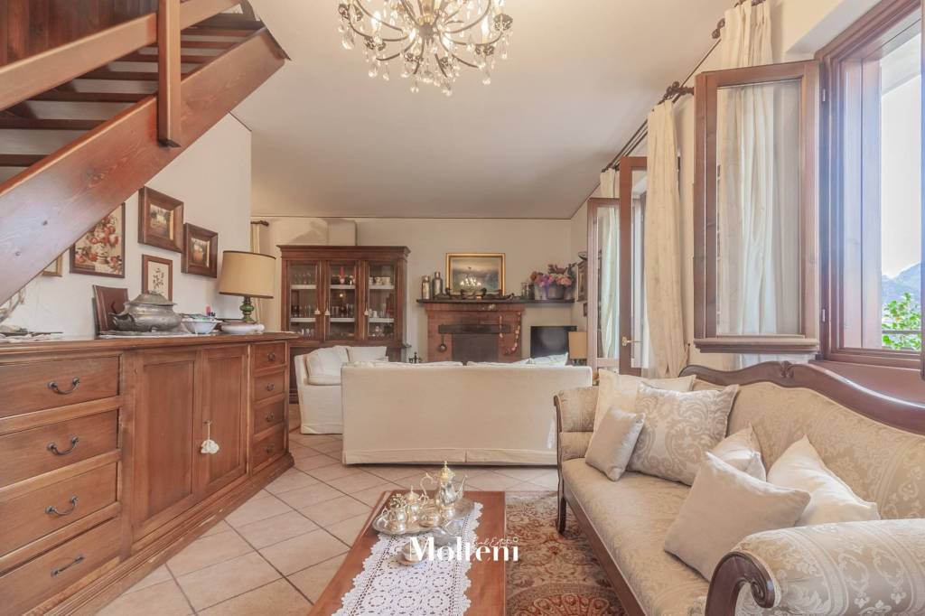 casa indipendente in vendita a Valvarrone in zona Vestreno
