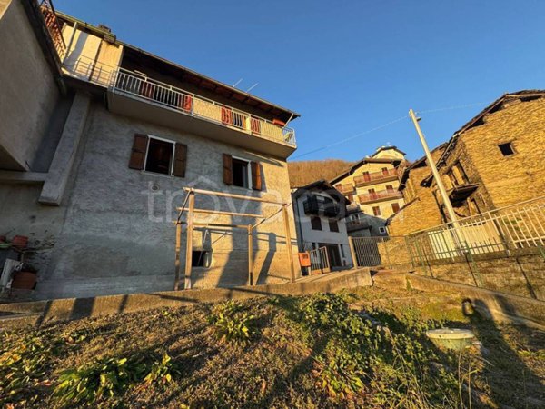 casa indipendente in vendita a Valvarrone in zona Vestreno