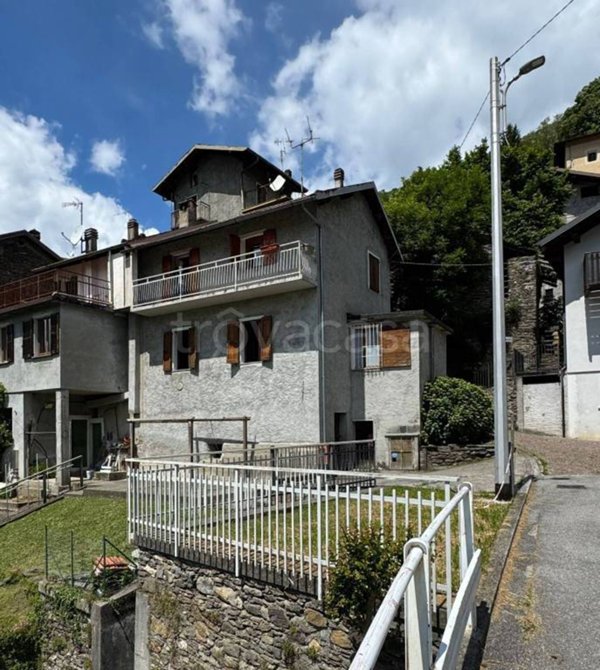 casa indipendente in vendita a Valvarrone in zona Vestreno