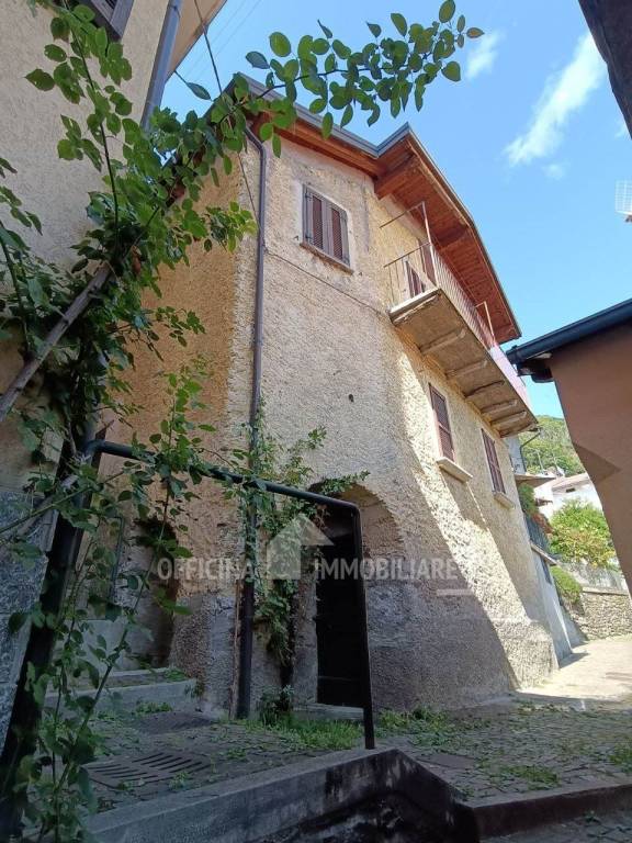 casa indipendente in vendita a Valvarrone in zona Vestreno