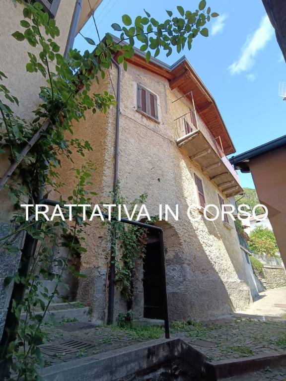 casa indipendente in vendita a Valvarrone in zona Vestreno