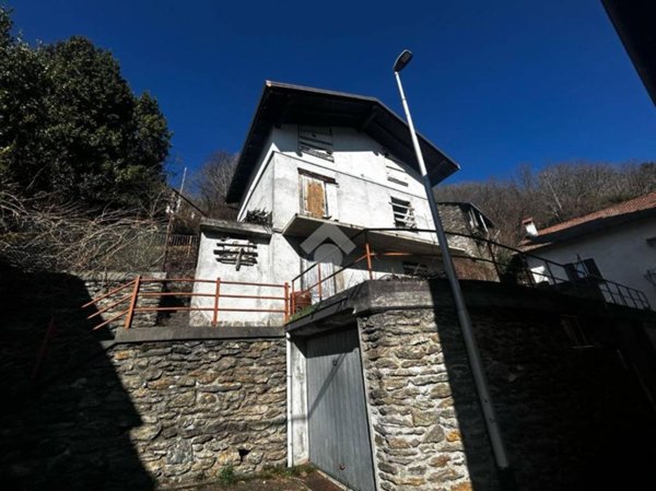 casa indipendente in vendita a Valvarrone in zona Vestreno