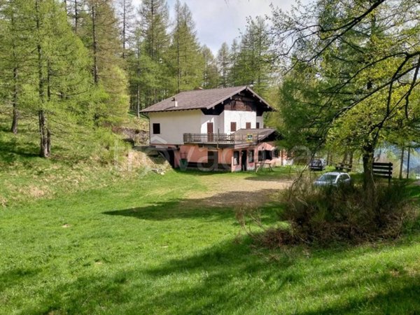 negozio in vendita a Valvarrone in zona Vestreno