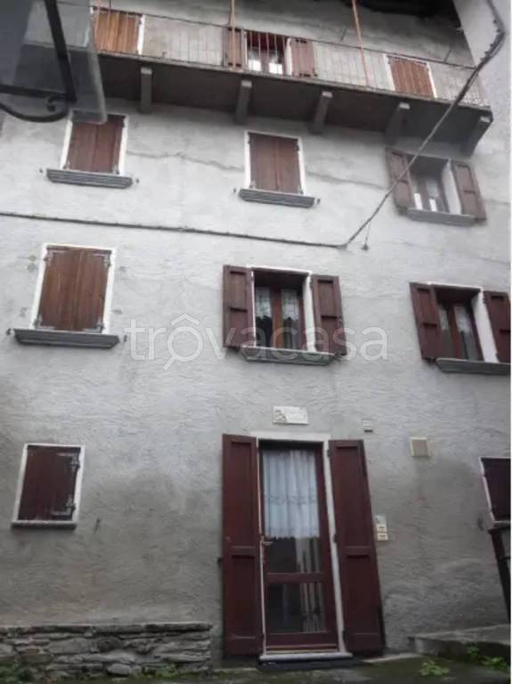 casa indipendente in vendita a Valvarrone
