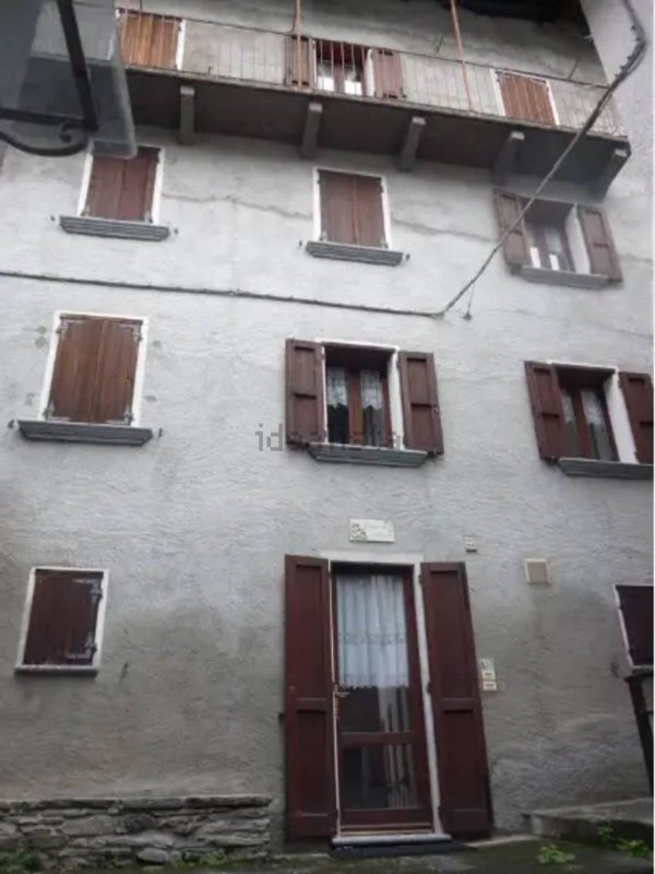 casa indipendente in vendita a Valvarrone in zona Avano
