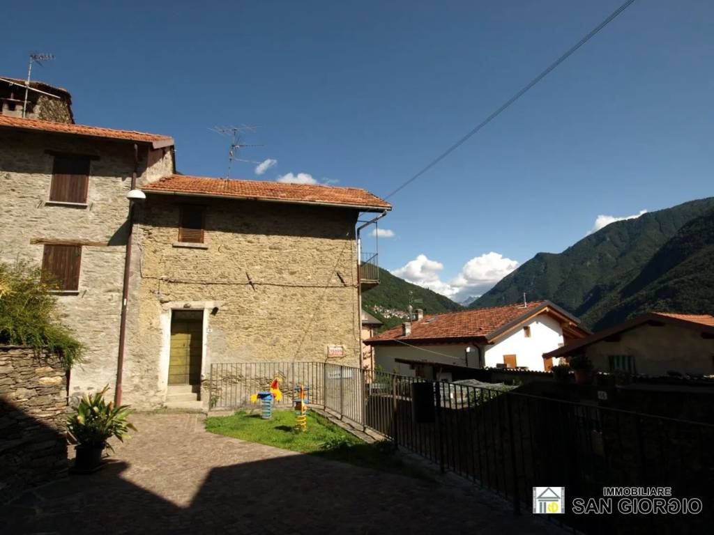 casa indipendente in vendita a Valvarrone