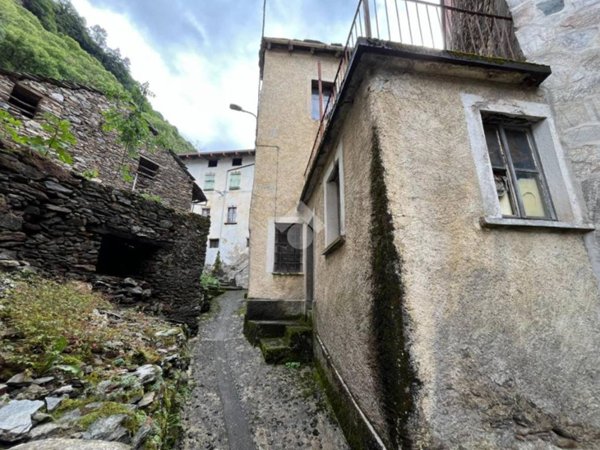 casa indipendente in vendita a Valvarrone in zona Tremenico