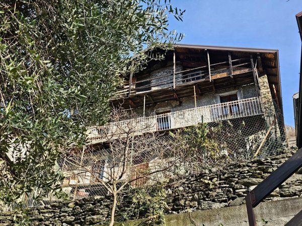 casa indipendente in vendita a Valvarrone in zona Introzzo