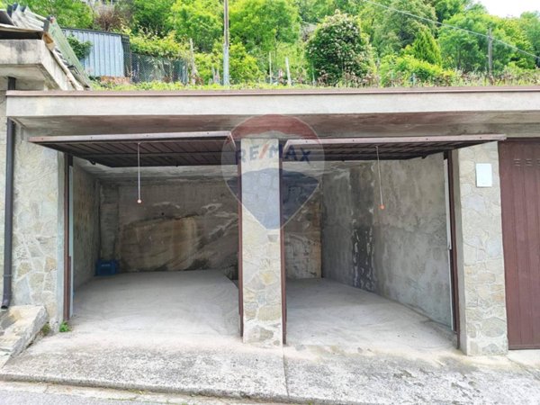 negozio in vendita a Valvarrone in zona Introzzo