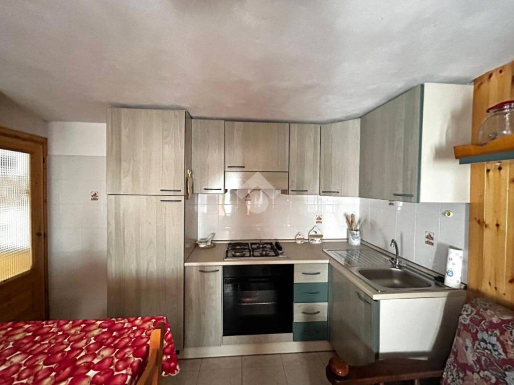 casa indipendente in vendita a Valvarrone in zona Tremenico