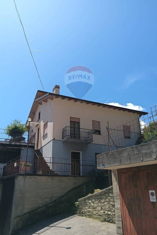 casa indipendente in vendita a Valvarrone in zona Vestreno