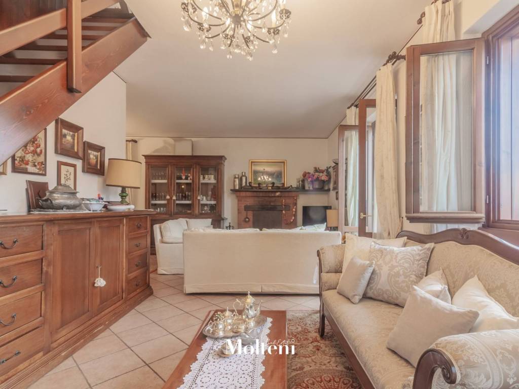casa indipendente in vendita a Valvarrone in zona Vestreno