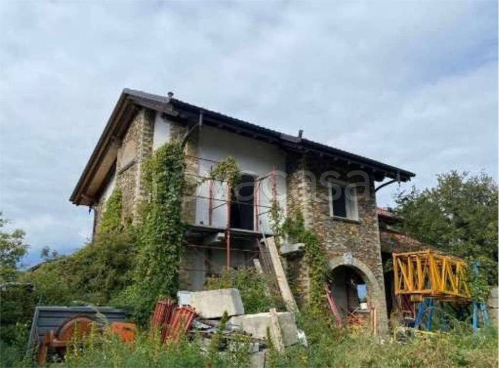 casa indipendente in vendita a Valvarrone