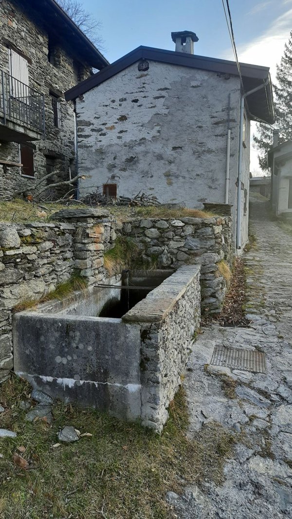 appartamento in vendita a Valvarrone in zona Subiale